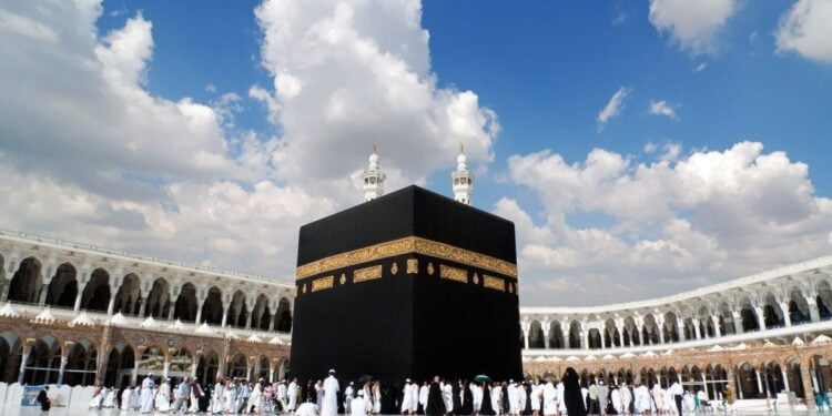 50 Low Income Workers Selected for Fully Sponsored Umrah Trip